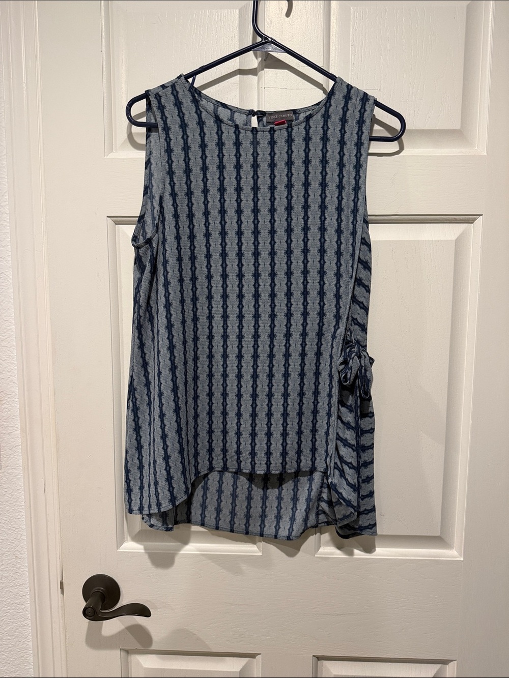 Vince Camuto Blue Patterned Sleeveless Tie-Side Tank